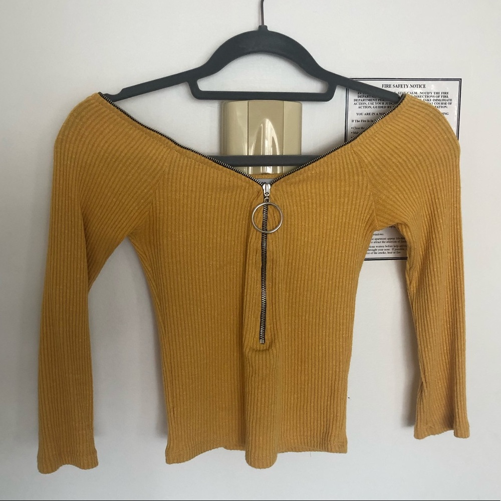 Caruso Caruso mustard yellow crop